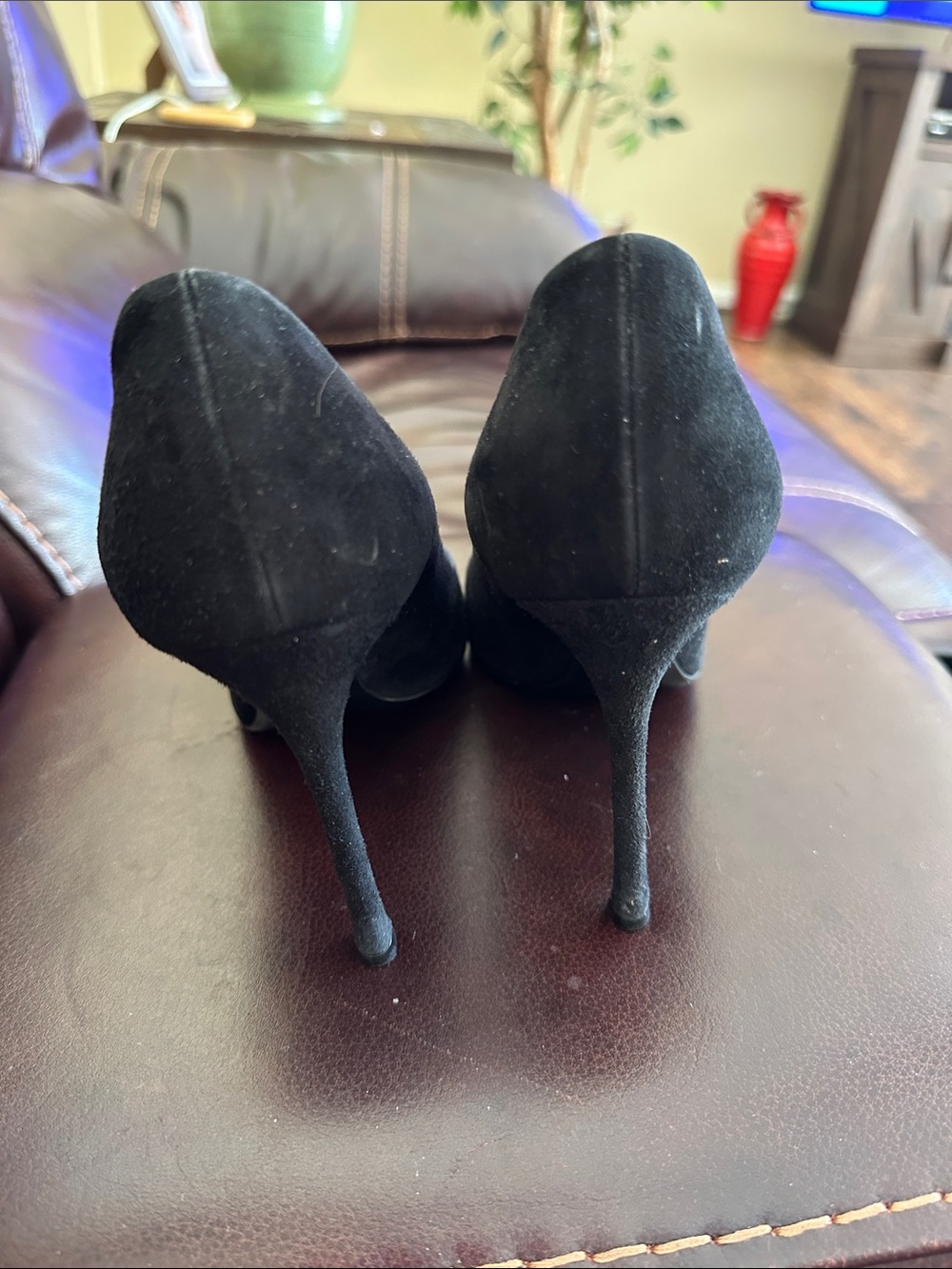 Dior Black Pointed-Toe Suede Pumps - Picture 2 of 4